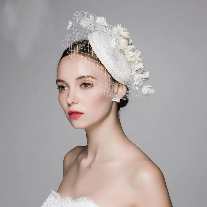 Chapeaux de voile de mariage Beige ivoire, décoration avec perles et fleurs