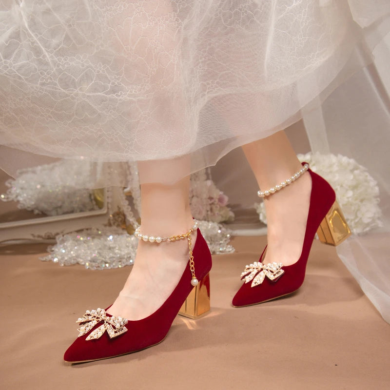 Chaussures de soirée de mariage à nœud papillon en perles rouges pour femmes, escarpins à talons fins avec perles