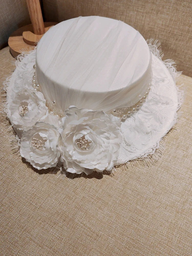 Chapeau de mariage français blanc en maille, décoré de perles, fleur plate, Fedoras élégants