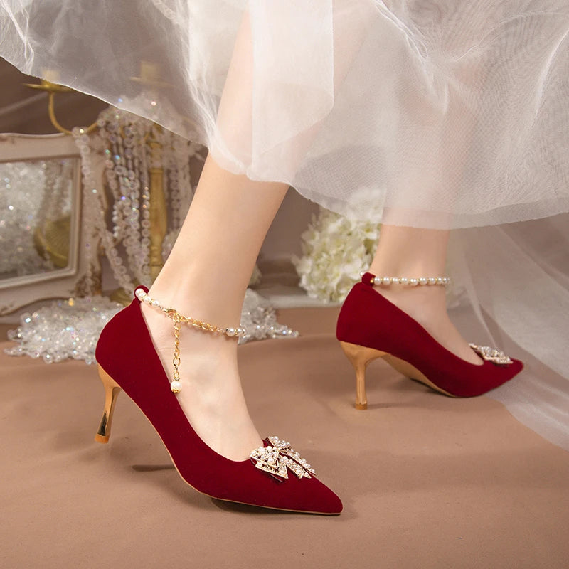 Chaussures de soirée de mariage à nœud papillon en perles rouges pour femmes, escarpins à talons fins avec perles