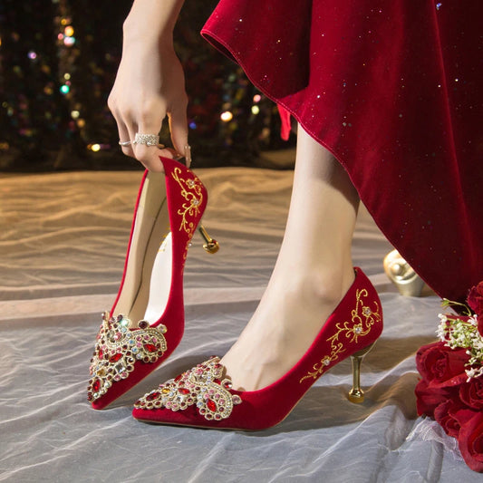 Chaussures en daim rouge, fleur décorative en métal diamant, peu respirantes, à bout pointu