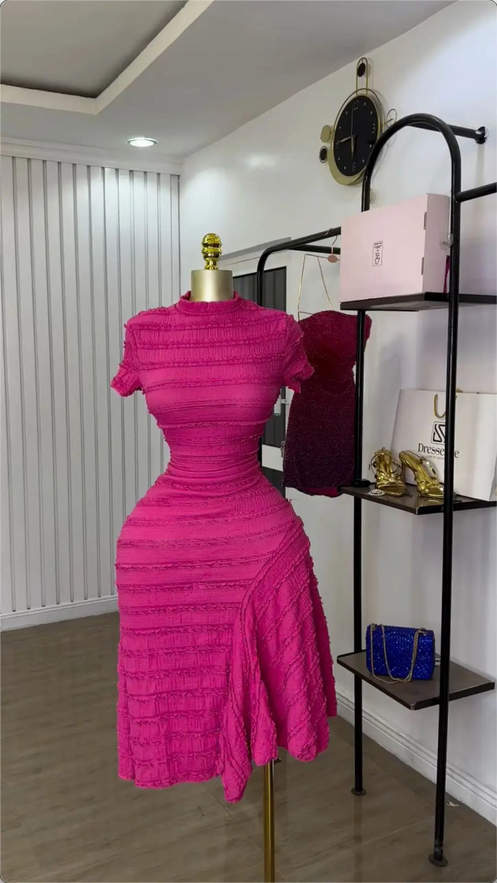 Article comforme à l'image, créez votre style en choisissant votre taille, couleur pour une satifaction parfaite!