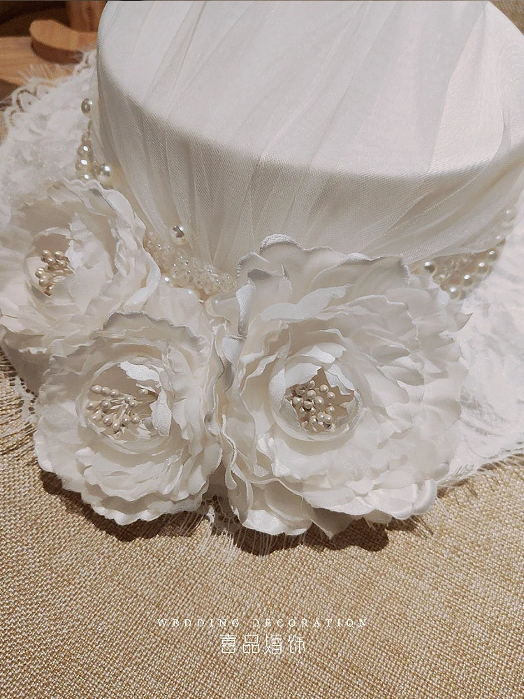 Chapeau de mariage français blanc en maille, décoré de perles, fleur plate, Fedoras élégants