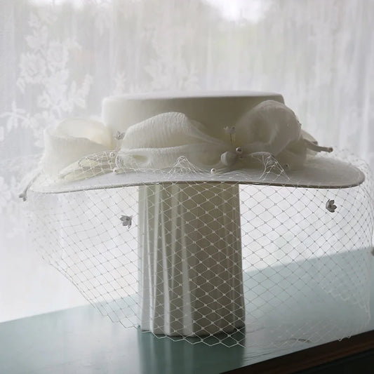 Chapeau de mariage blanc au Design Original, avec voile facial Fedoras