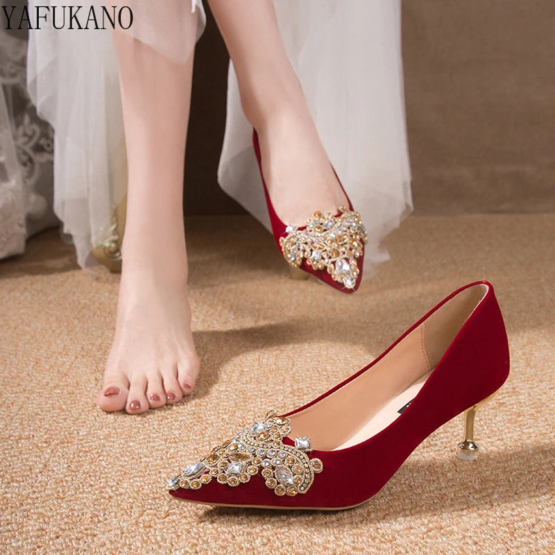 Chaussures de mariage rouges Chaussures de mariée Xiuhe en strass brillants