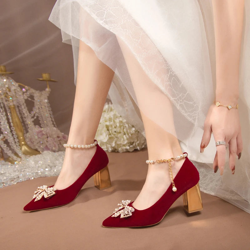 Chaussures de soirée de mariage à nœud papillon en perles rouges pour femmes, escarpins à talons fins avec perles