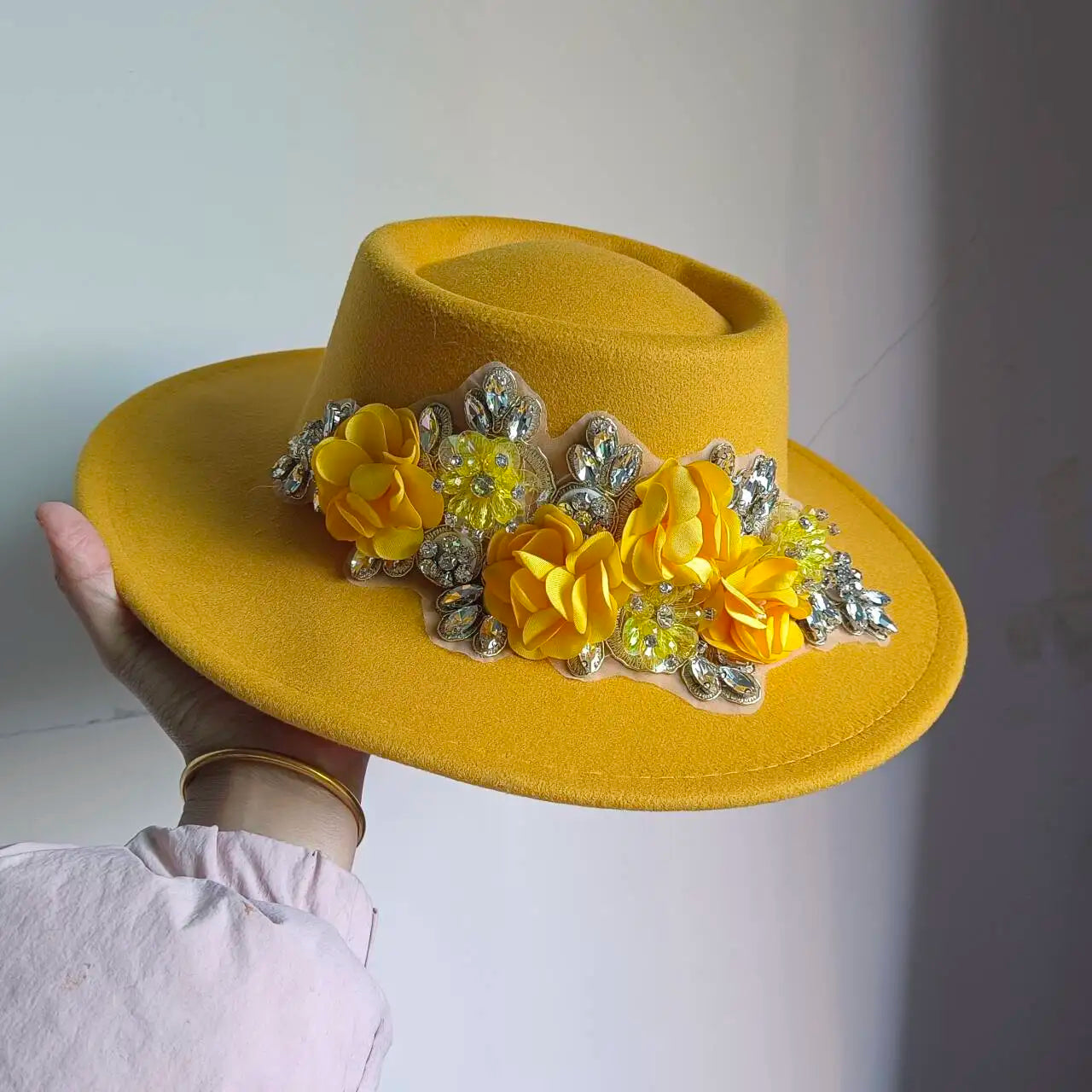 Article comforme à l'image, créez votre style en choisissant votre taille, couleur pour une satifaction parfaite!