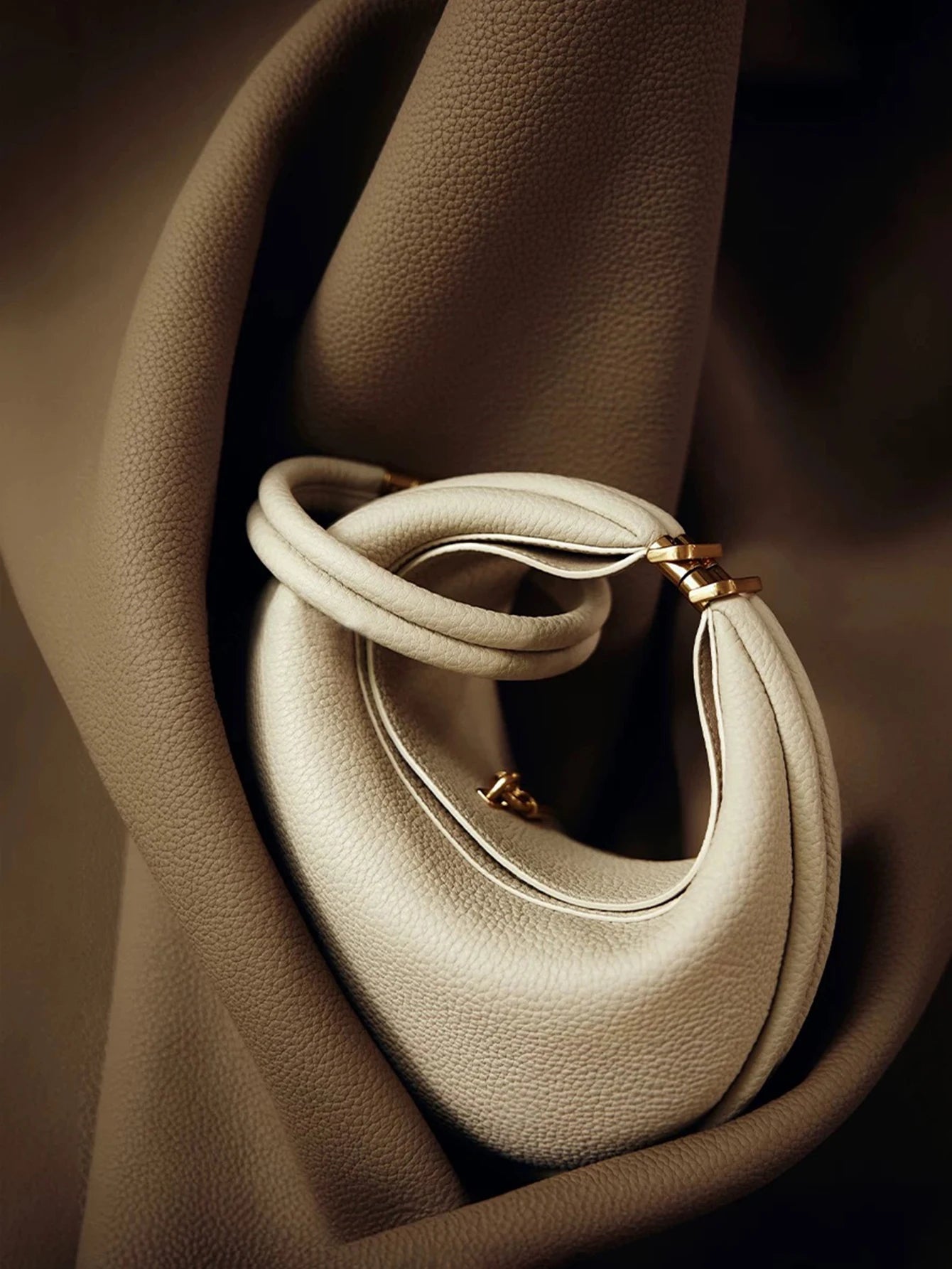 Article comforme à l'image, créez votre style en choisissant votre taille, couleur pour une satifaction parfaite!