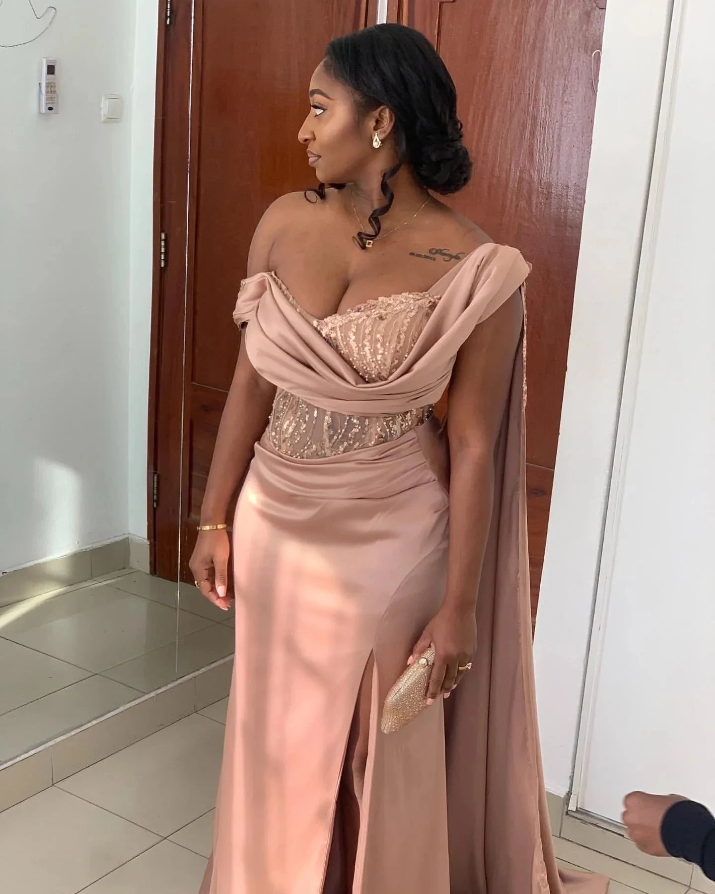 Article comforme à l'image, créez votre style en choisissant votre taille, couleur pour une satifaction parfaite!