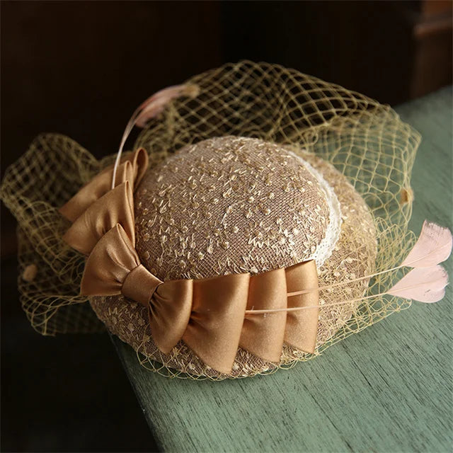 Chic, accessoires en plumes, voile, chapeau fascinateur, couvre-chef kentucky