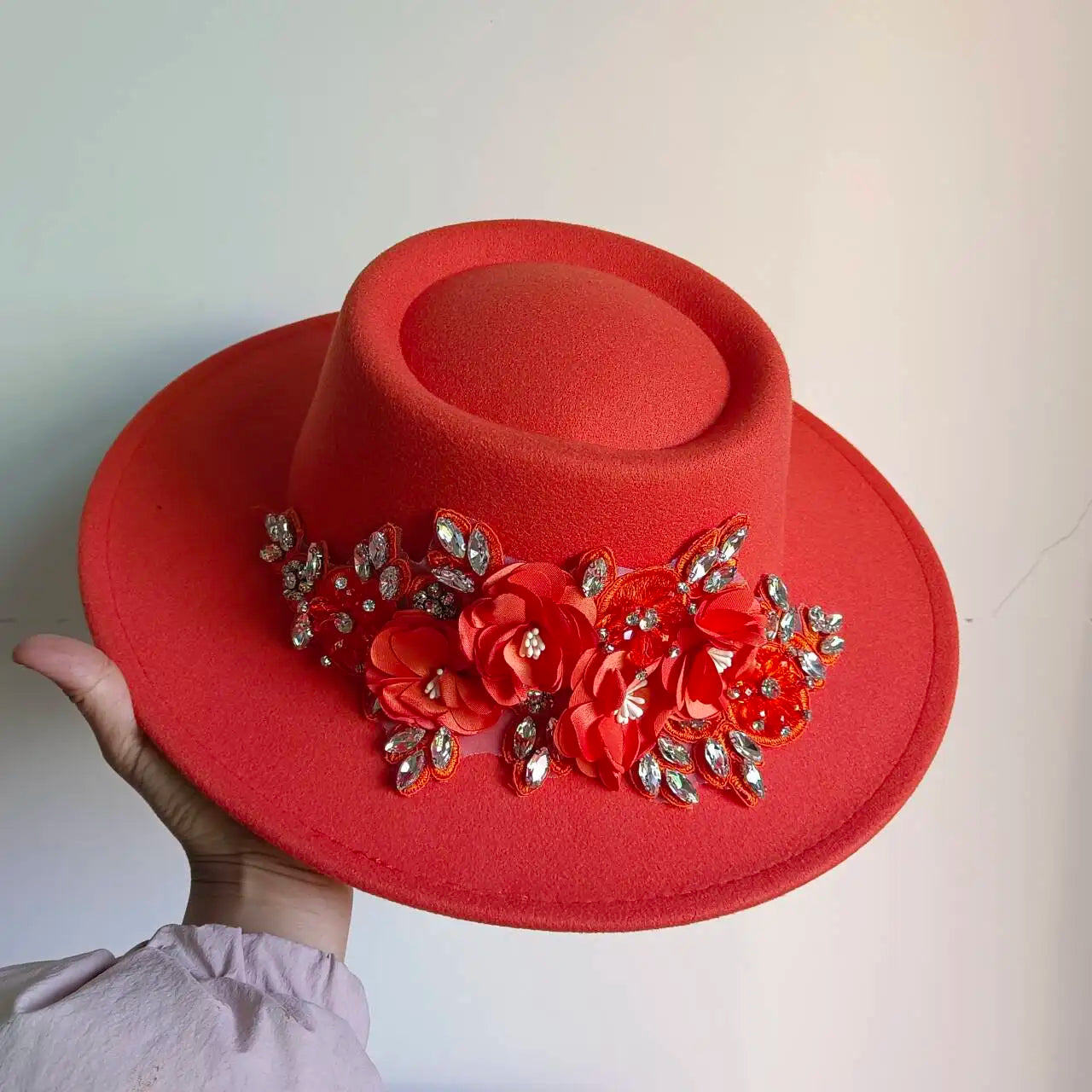 Article comforme à l'image, créez votre style en choisissant votre taille, couleur pour une satifaction parfaite!