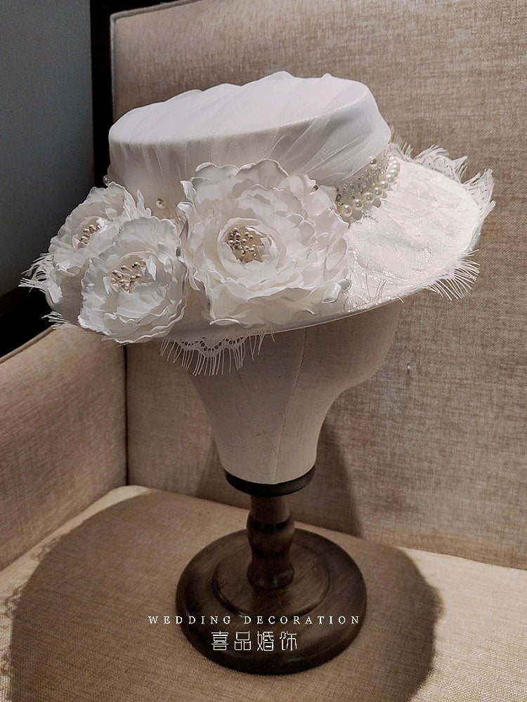 Chapeau de mariage français blanc en maille, décoré de perles, fleur plate, Fedoras élégants