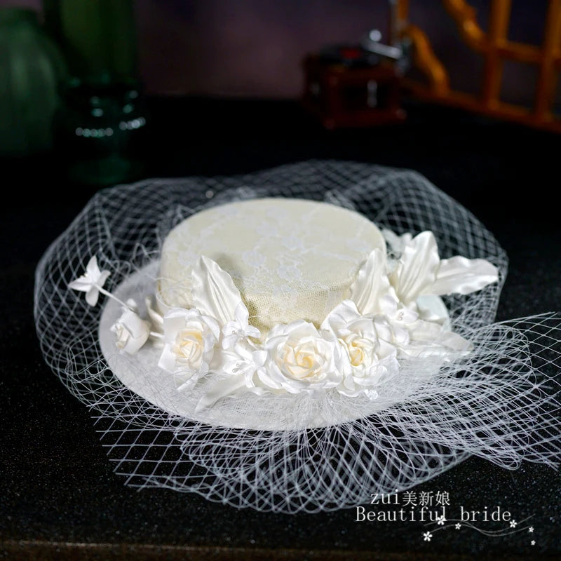 Chapeau de mariage blanc pour femmes, filet en dentelle, fleurs faites à la main