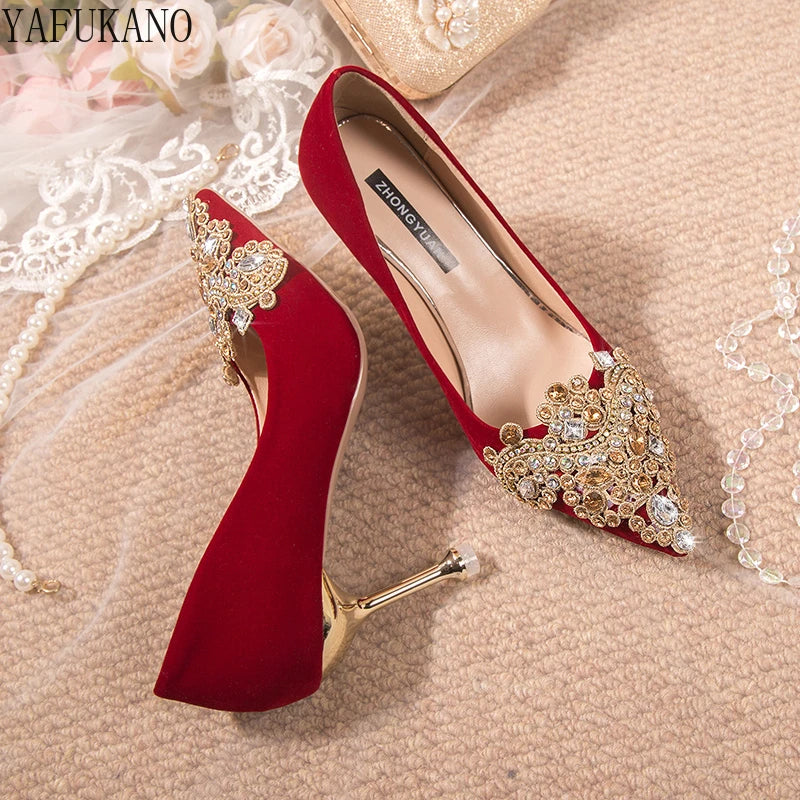 Chaussures de mariage rouges Chaussures de mariée Xiuhe en strass brillants