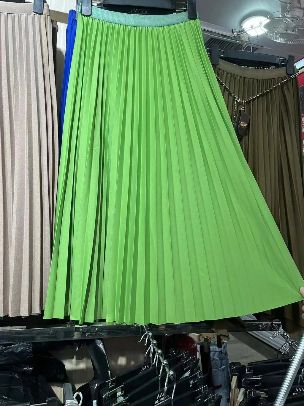 Article comforme à l'image, créez votre style en choisissant votre taille, couleur pour une satifaction parfaite!