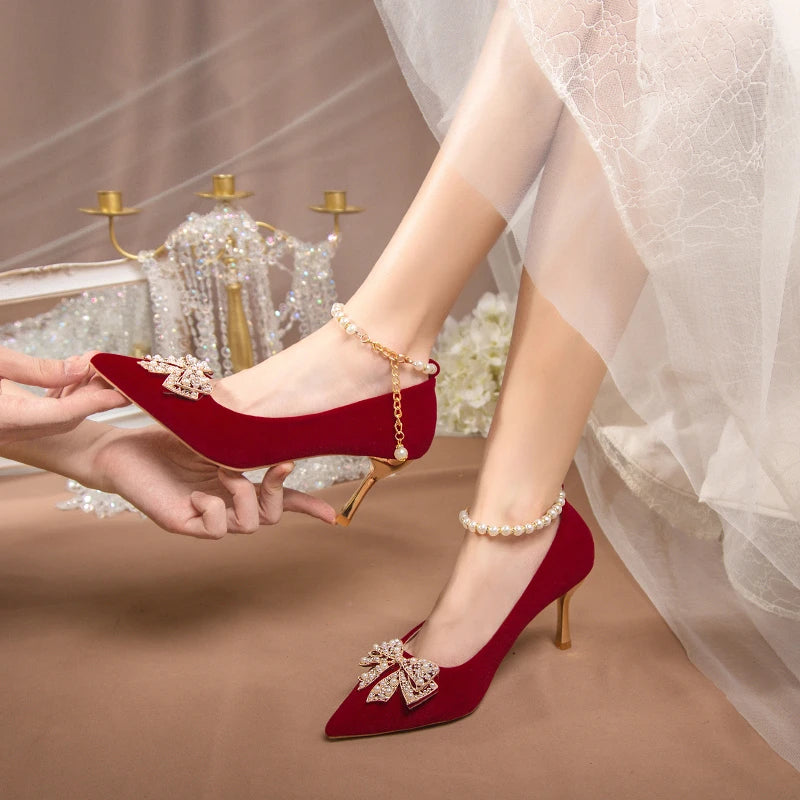 Chaussures de soirée de mariage à nœud papillon en perles rouges pour femmes, escarpins à talons fins avec perles