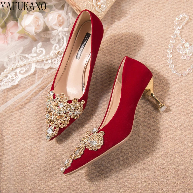 Chaussures de mariage rouges Chaussures de mariée Xiuhe en strass brillants