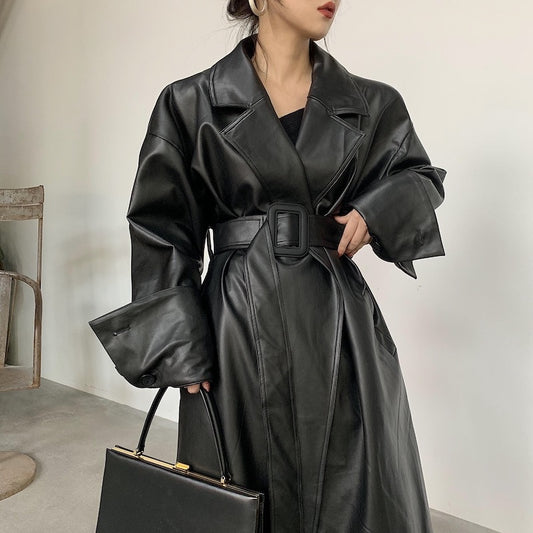 Lautaro long trench en cuir surdimensionné